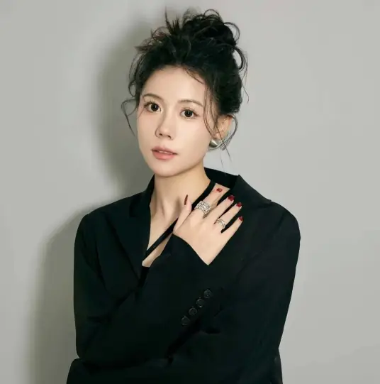 任夏《她说她没醉》单曲(2025)[flac+mp3]